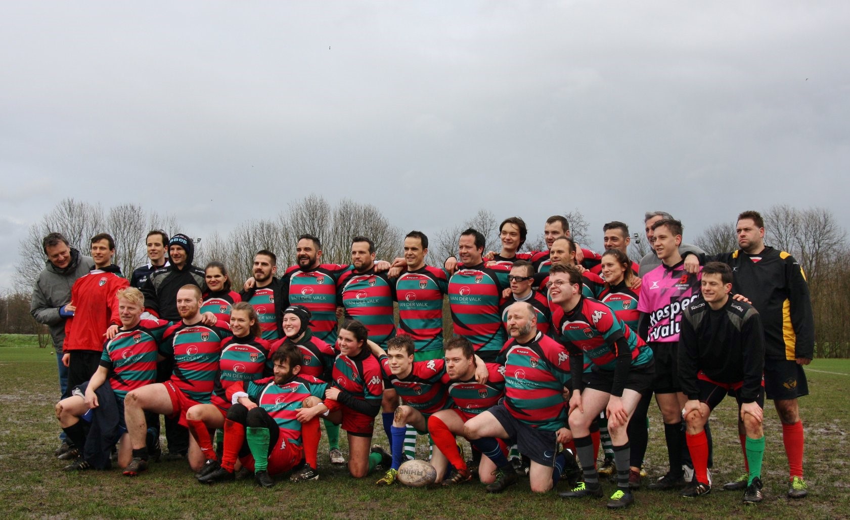 Afbeelding van een poserende MIXAR ploeg van Rugby Vlaanderen