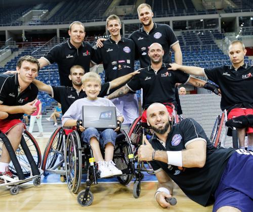 Sociale sportinitiatieven op de foto? Een tussenstand over ons vooronderzoek Sociale sportinitiatieven op de foto? Een tussenstand over ons vooronderzoek
