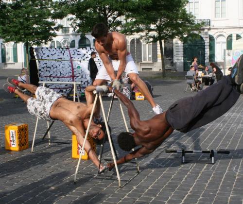 Street workout in Gent - Demos sprak met Desco en Mohamed van 9000 Barz Street workout in Gent - Demos sprak met Desco en Mohamed van 9000 Barz