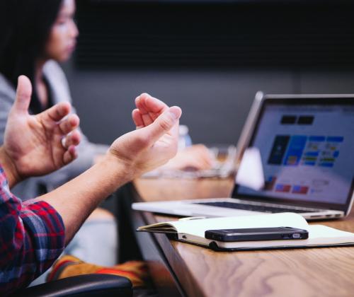 Meer vergaderen leidt tot meer vertrouwen in lokale netwerken vrijetijdsparticipatie Meer vergaderen leidt tot meer vertrouwen in lokale netwerken vrijetijdsparticipatie