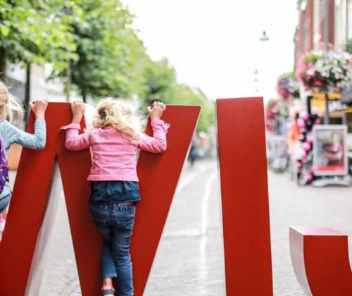De kunstenaar in participatieve kunstpraktijken De kunstenaar in participatieve kunstpraktijken